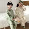 Nuevo Conjunto de Pijama Infantil Otoño/Invierno 2026 Niños Niñas Terciopelo de Nieve Ropa de Casa Plus Terciopelo Engrosado Traje de Terciopelo de Una Pieza
