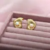 Brincos de Pérolas Naturais de Água Doce Irregulares com Pino de Prata S925, Acabamento Artesanal com Pó Dourado Vintage, Brincos com Design de Folha de Leque