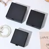 Cajas listas para usar con tapa abatible para joyería, cajas para guardar collares y anillos, cajas de regalo para pulseras y brazaletes, cajas de papel para pendientes y tachuelas, etc.