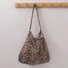 Bolso de lona con estampado floral fresco de Dongdaemun, estilo coreano, para mujer, estilo urbano, combinable, para debajo del brazo, precio unitario, gran capacidad.