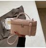 Bolsa pequeña de hilo de bordar popular de verano para mujer 2025 nueva moda bandolera versátil bolso de mano de alta gama bolso cuadrado pequeño