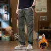 Pantalones de trabajo rectos americanos para hombre otoño e invierno sueltos multibolsillos pantalones de hombre pantalones casuales pantalones largos forrados de polar resistentes al desgaste