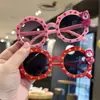 Nuevas gafas de sol infantiles de dibujos animados de oso, gafas para fotos de bebé, forma cóncava, protección solar, gafas lindas, dulces, de moda