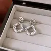 Pendientes Cuadrados de Perla con Aguja de Plata Galvanizada de Oro Real de 18K Estilo de Lujo Accesible Pendientes de Moda Elegantes Pendientes Exquisitos Versátiles para Mujer
