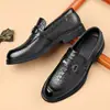 Sapatos Masculinos Cross Handsome Outono Novo Estilo Masculino Padrão Crocodilo Couro Genuíno Sapatos de Couro para Negócios Solado Macio Slip-on Sapatos com Toque de Luxo