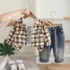 2025 Chaqueta Cardigan de Cuadros Elegante para Niños Abrigo Moda Ropa Infantil Conjunto de Tres Piezas Venta al por Mayor de Fábrica