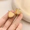 Brincos em forma de gancho lisos vazados estilo ins europeu e americano transfronteiriços, personalidade da moda, material de cobre banhado a ouro 18k para mulheres