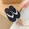 Chanclas y Sandalias Planas para Mujer, Negras, Sencillas y Cómodas, Chanclas de Suela Gruesa para Mujer, Nuevo Estilo Verano 2026