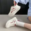 Zapatillas de Moda de Suela Gruesa Estilo Coreano para Mujer 2026 Otoño/Invierno Nuevas Estudiante Versátiles Zapatos de Papá Casual Zapatos de Entrenamiento Alemanes Zapatos Individuales