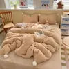 Juego de ropa de cama de cuatro piezas estilo INS girly de lana de cordero clase A y terciopelo de leche, engrosado y cálido para invierno, adecuado para dormitorios estudiantiles