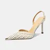 Zapatos de tacón alto de punta estilo francés con falda, tacones de aguja plateados de cuero suave, zapatos de salón de boca poco profunda, sandalias transpirables con diseño calado y punta cerrada para mujer, verano