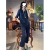 Novo conjunto de linho estilo chinês para o verão, com top de corte solto com botões frontais e fendas laterais, e calças casuais cropped, conjunto de duas peças