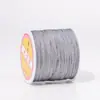 Producción de muestras personalizable OEM No. Hilo de jade 72 50 metros Hilo tejido a mano para manualidades Número de color teñido Material de hilo para abalorios