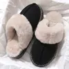 Pantuflas de algodón retro con puño de felpa, engrosadas para retener el calor, con una suela gruesa antideslizante, que ofrecen una sensación de lujo ligero, zapatos de casa de algodón para mujer de punta cerrada