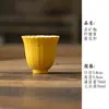 Juego de té de cerámica amarillo limón con detalles dorados, que incluye una taza con tapa, tetera, taza de maestro, taza de degustación, taza de té, soporte para tetera, posavasos y taza de equidad