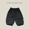 Calça de lanterna com estampa de leopardo para meninos estilo coreano, calça jogger preta e cinza estampada de corte solto para bebês, calça de outer wear longa