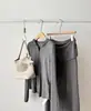 Conjunto casual Lulu Feng de 3 peças para mulheres, justo ao corpo, elástico, com capuz e zíper, coleção de outono 2026, apresentando um design de saia-calça com perna levemente flare
