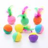 Fábrica de suministros para mascotas en stock bola de espuma de látex juego interactivo persecución desde hi bola de juguete con pluma juguete para gato
