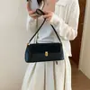 Bolso de mujer 2026 nueva moda versátil bolso de mano retro francés, bolso de hombro para el trabajo, bolso elegante para debajo del brazo