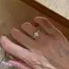 Anillo Popular de Huevo de Paloma de Zirconia de Xiaohongshu para Mujer, Modelo Nuevo, Luz Deslumbrante de Lujo con un Toque de Alta Gama, Diseño Abierto Ajustable para el Dedo Índice