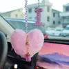 Coração de Pelúcia com Alfabeto Argila Acessórios para Interior de Carro Pingente para Mulheres, Ornamento de Pendurar Espelho Retrovisor de Carro com Strass