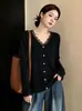 Blusa de tricô feminina outono plus size com design de retalhos de renda, modelagem que afina, solta e rejuvenescedora