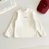 Valle del Viento 2026 Invierno Nuevo Estilo Coreano Elegante Cuello Alto Medio Estampado de Letras Camiseta Base Cálida Versátil Ropa Interior para Niños