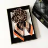 Comercio Transfronterizo Europeo y Americano Nuevo Pañuelo de Seda Estampado de Leopardo Bufanda Cuadrada Pequeña Diadema para el Cabello para Mujer Bufanda de Moda Versátil Bufanda para el Cuello