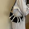 Otoño e Invierno Maillard Retro Felpa Escarchada Bolso Pequeño para Mujer 2025 Nuevo Bolso Croissant Versátil Cruzado Bolso Dumpling
