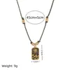 Collar con Colgante de Tarjeta de Tarot Cuadrada Geométrica Retro Europeo y Americano con Relieve Tridimensional, Lujo Ligero, Versátil, Acero de Titanio No Descolorante