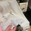 Ropa para Niños al por Mayor Tops para Niñas Otoño 26 Nuevo Estilo Camiseta Básica Dulce para Niños Ropa Exterior Camiseta de Manga Larga con Adorno de Encaje