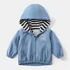 Jaqueta Infantil 2026 Novo Estilo Jaqueta Leve para Meninos Primavera e Outono Top Menino Média e Grande Crianças Bebê Jaqueta com Capuz Tendência