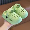 2025 Nuevos Zuecos de Playa para Niños Verano Exterior Niños y Niñas Sandalias Pequeñas y Medianas Ropa Exterior Zapatillas Antideslizantes para Bebé