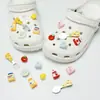 Nuevos dijes de resina para zuecos al por mayor: lindos diseños de dibujos animados, versátiles flores para zapatos de mariposa, flores de burbujas y decoraciones de animales