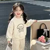 Conjunto Casual Bebê Damasco Primavera e Outono Conjunto de Duas Peças Estampa de Desenho Disponível Moletom e Calça de Moletom Meninos e Meninas Primavera e Outono