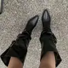Nova Coleção Outono/Inverno 2026: Botas de Cano Largo com Bico Fino e Salto Bloco, Fivela de Cinto, Botas de Montaria de Cano Alto e Botas Longas de Cano Largo para um Look Apimentado