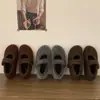 Sapatos Mary Jane para Roupas de Inverno Femininas 2025 Novo Estilo Lã de Cordeiro Sola Grossa Aumento Interno Sapatos de Pelo Sapatos Quentes com Forro de Lã