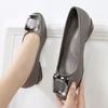 2025 Novo Outono Sapatilhas Femininas Bico Quadrado Boca Baixa Sapatos de Couro para Mães de Meia-Idade Sapatilhas de Couro Macio Confortáveis Sapatos Femininos para Pessoas de Meia-Idade e Idosas