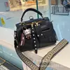 Bolsa de hombro cruzada de verano nuevo modelo de piel de oveja negra original hecha a mano estilo universitario retro simple casual mochila