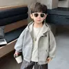 Conjunto de otoño para niño: Chaqueta de ojos pequeños, nueva colección de otoño 2026, chaqueta cárdigan con capucha elegante y genial para niños jóvenes