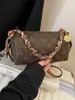 2025 Nuevo Otoño e Invierno Estampado Presbiópico Bolso Almohada para Mujer Bolso de Hombro con Cadena de Estilo Casual Simple de Moda