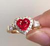 Anillo de compromiso con circonita y corazón de melocotón con incrustaciones de aleación chapada en oro de 18 quilates, joyería popular europea y americana.