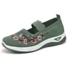 Sapatos de pano femininos estilo Pequim antigo, novos sapatos casuais de verão de corte baixo 2026 para senhoras, sapatos slip-on preguiçosos para mães