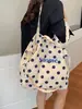 Bolsa de Mão Novo Estilo Bolsa Casual Ombro Único Estilo Universitário para o Dia a Dia Estampa de Letras Versão Coreana Grande Capacidade 2026 Tote