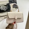 Otoño 2026 Nuevo de Moda Estética Simple Personalidad Versátil Retro Moda Bolso Cruzado de un Solo Hombro de Mano Pequeño Cuadrado para Mujer