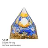 Adorno de pirámide de cristal natural de 5 cm para decoración de oficina y hogar en Europa y América, pirámide de resina con piedra triturada de colores