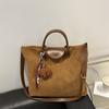 Bolso de mano de ante para mujer, nuevo bolso de hombro vintage Maillard de otoño e invierno de 2024, bolso bandolera de gran capacidad.