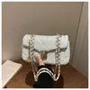 Bolso pequeño acolchado bordado estilo Chanel, nueva colección 2026 para mujer, bolso de hombro de alta gama, bolso cuadrado pequeño cruzado con cadena
