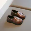 Sapatos de Couro para Meninas 2025 Nova Coleção Primavera Sapatos Infantis para Idades 1-12 Estilo Britânico Sapatos Slip-On de Solado Macio para Estudantes