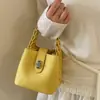 Bolso cubo de nicho muy elegante conjunto 2026 nuevo de moda retro para el trabajo bandolera